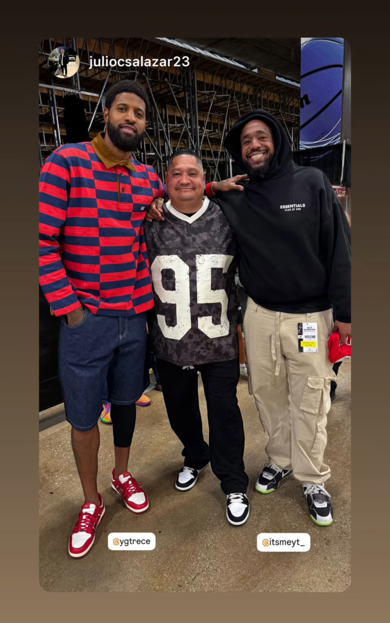 分享昨日赛前泡椒与好友的合照～费城76人PaulGeorge保罗乔治