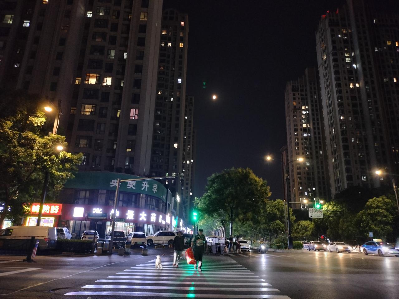 神都洛阳不仅有厚重的历史，而且天气也让人捉摸不定，昨天还预报的一周雨，今天一看都