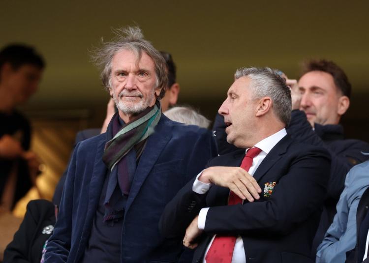 足球财务专家基兰·马奎尔表示，曼联可在一月转会窗支出1亿英镑而不会陷入财务困境。