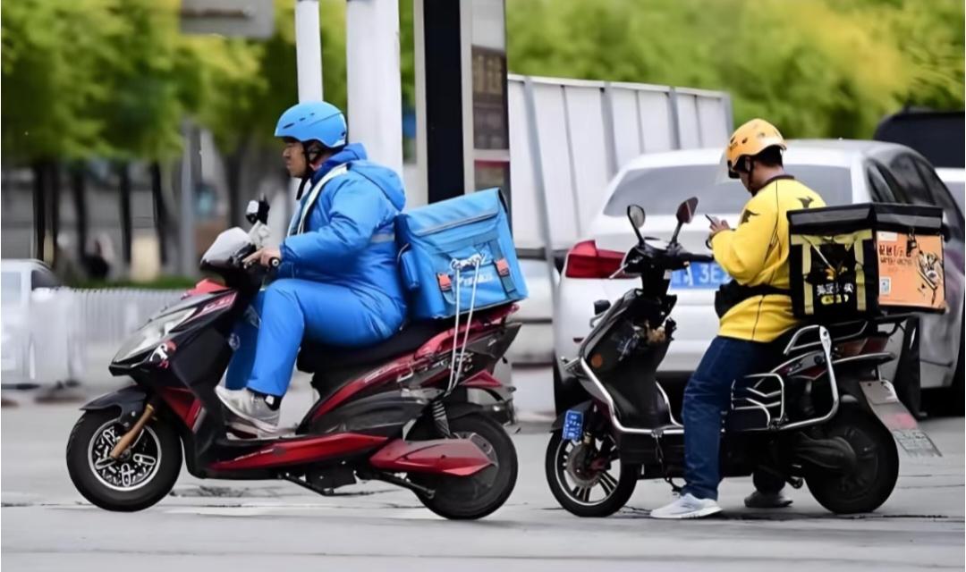 外卖新国标落地?
真是万万没想到
就在大家还沉浸在电动自行车新国标时，近日市场监