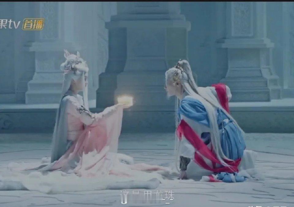 《水龙吟》唐俪辞手上那个洗骨银镯是母亲留给她唯一的东西，还是用龙珠做的母亲真的很