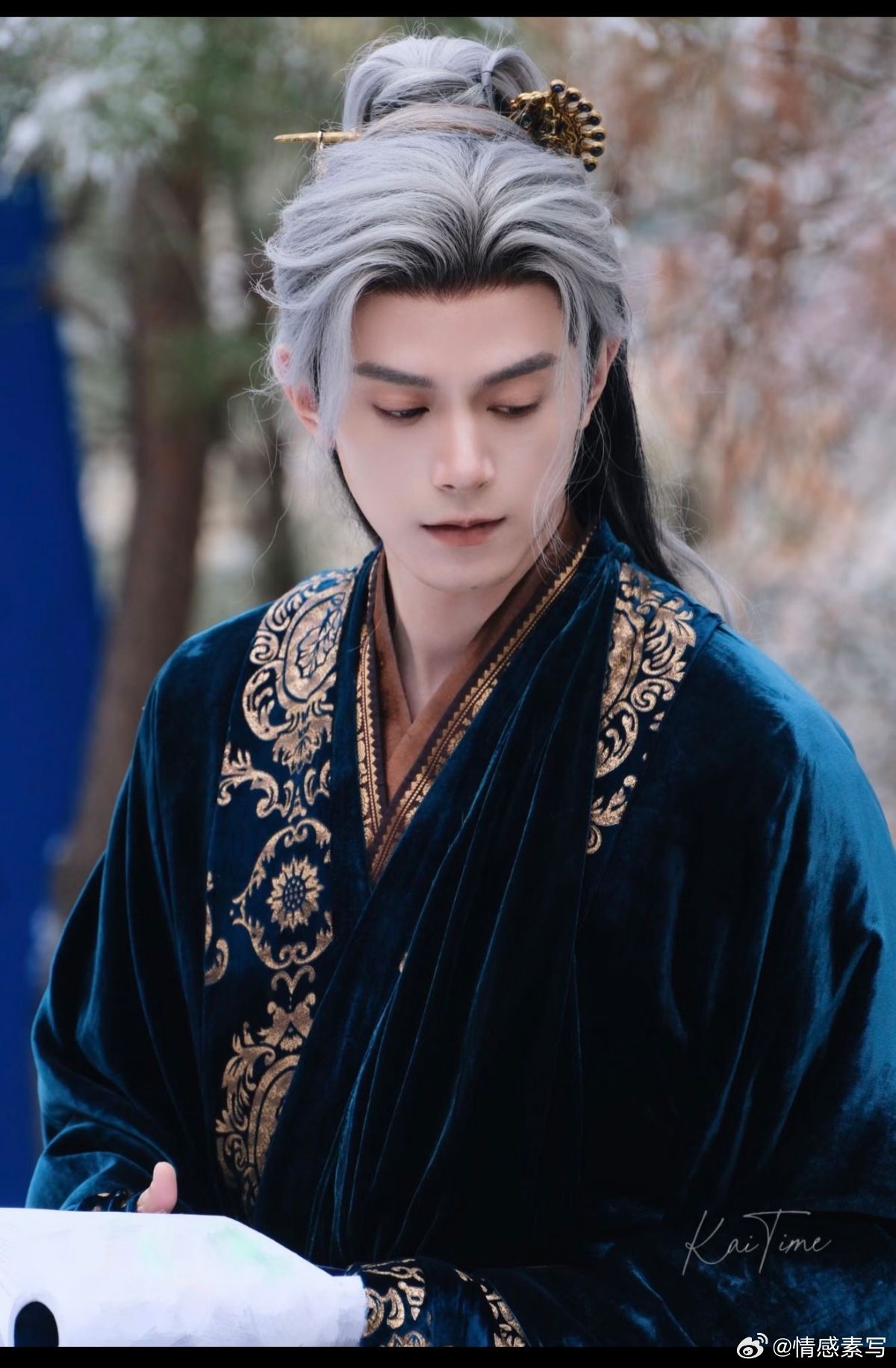 齐旻白发是邓凯要求的《逐玉》没想到他，演技炸裂，火速出圈。邓凯饰演的齐旻，戏份少