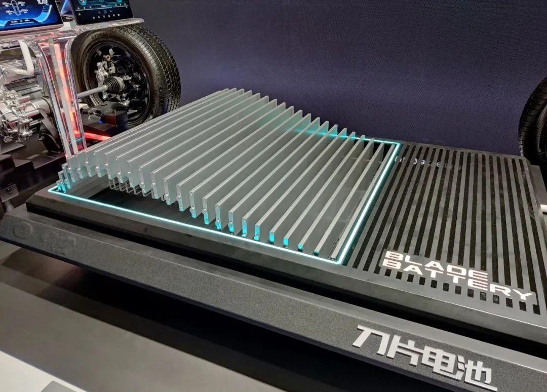 未来国产新能源车企都会走什么电池路线？比亚迪给出了明确答案

当下新能源汽车越来