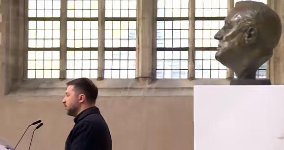 泽连斯基彻底坐不住了！这位乌克兰总统公开喊话，俄罗斯试图“将乌克兰从地球上彻底抹