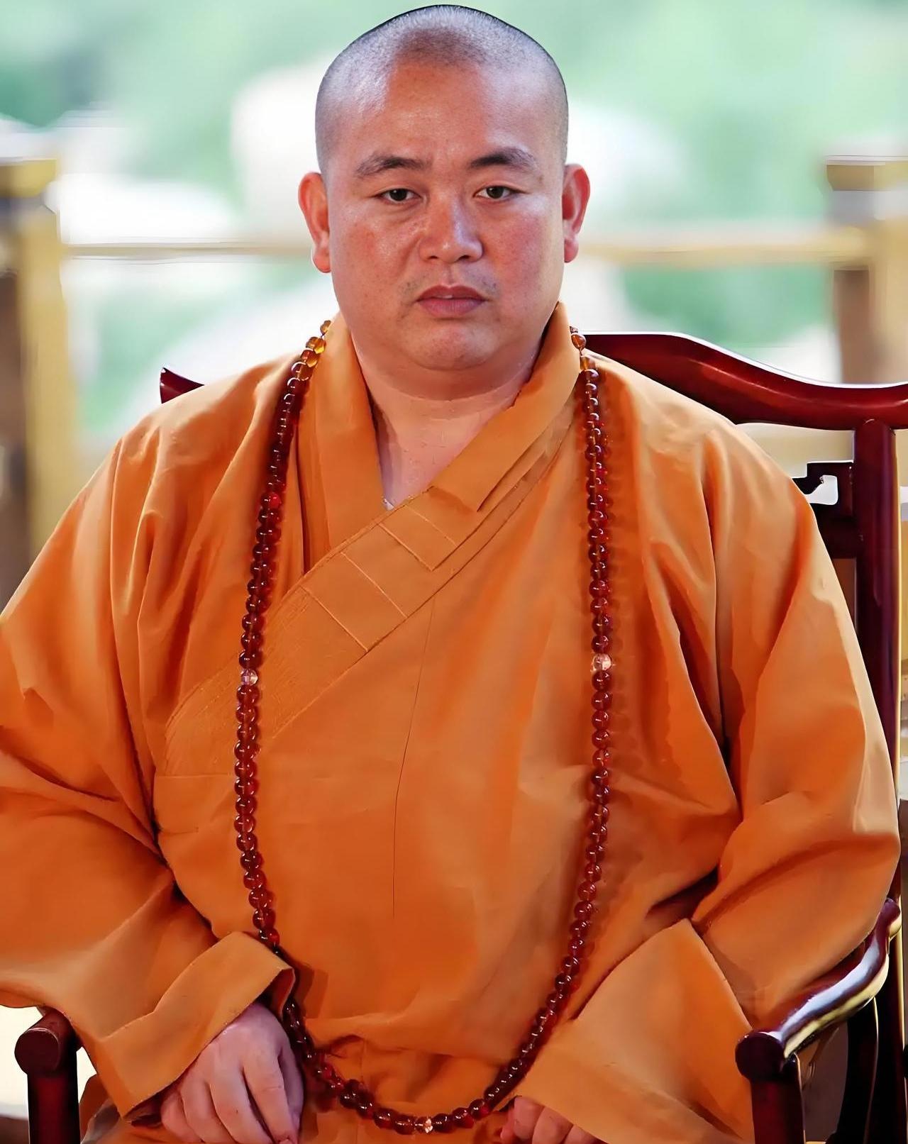 佛家有云：福不可享尽，利不可占尽。释永信人生太滿，违背了“小满即圆满”的铁律，注