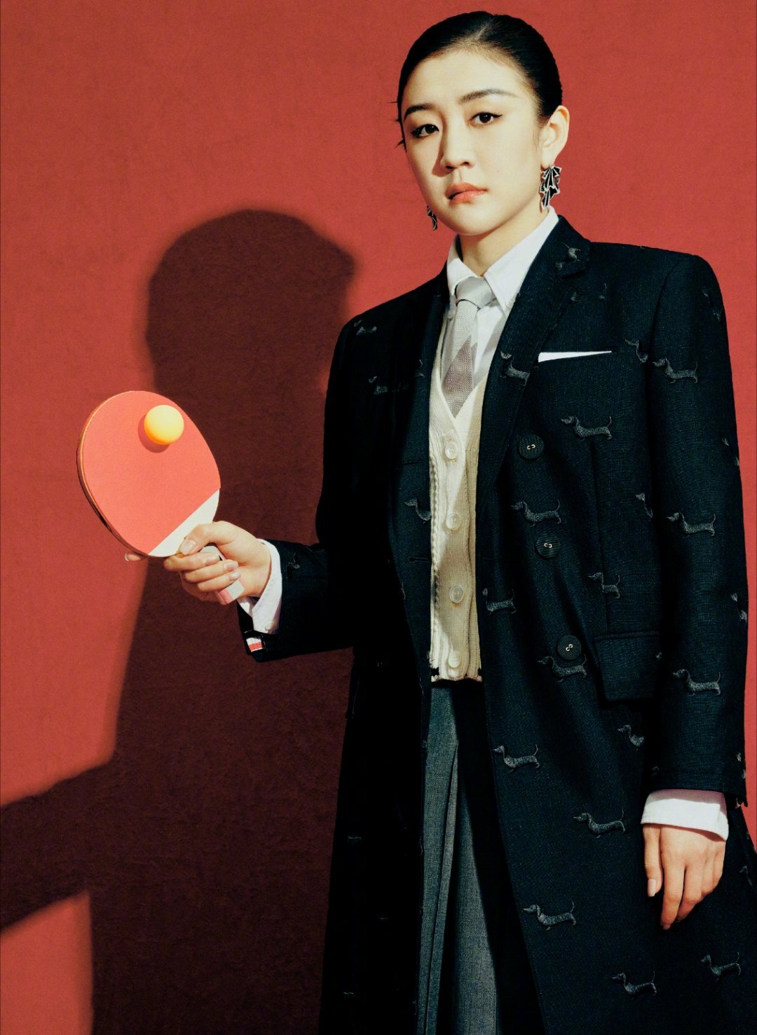 陈梦真冠军不挑拍子笑不活了！陈梦用牙线颠球也太丝滑了，这是什么神仙球感！从遥控器