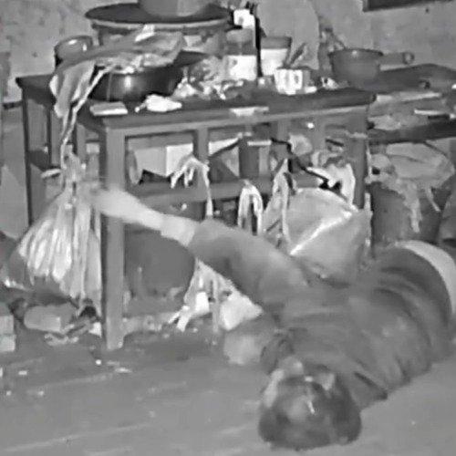 看到河南那位87岁姥姥独自爬行的监控画面，很多人的心都揪紧了。老人摔倒后忍着疼爬