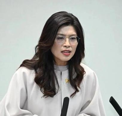 郑丽文成不了气候，根本的原因是她不真心推进祖国统一，政治上没有定力。她从民进党投