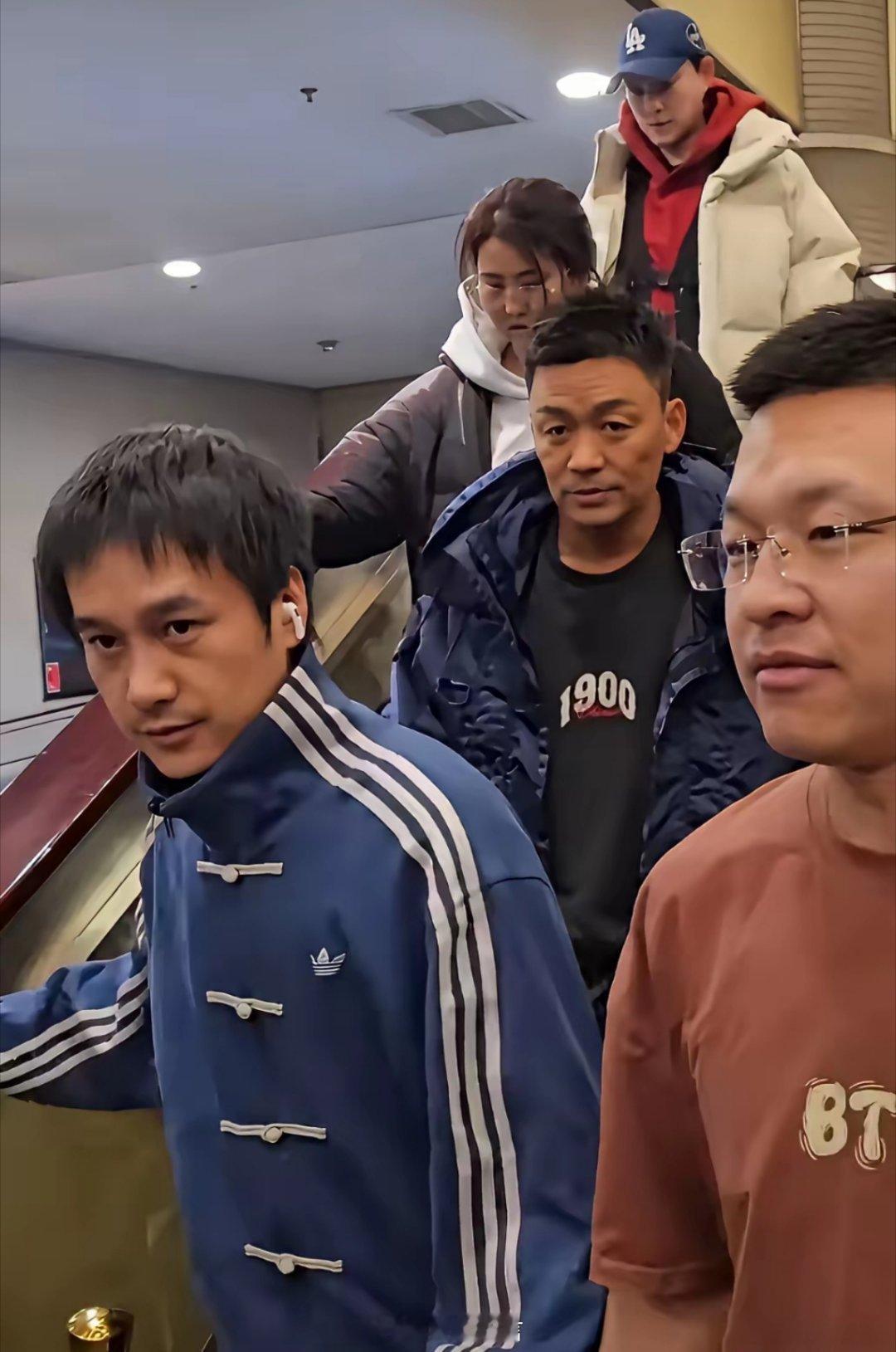 王宝强的眼神，和以前不一样了，都怪马蓉，让他从清澈的少年，变成了凌厉的大叔。 