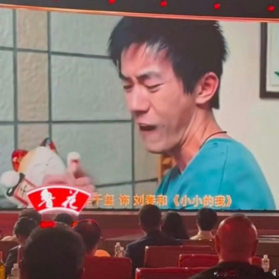 易烊千玺获导协年度男演员易烊千玺终于拿奖了，这是他应得的，希望他以后能拿更多的奖