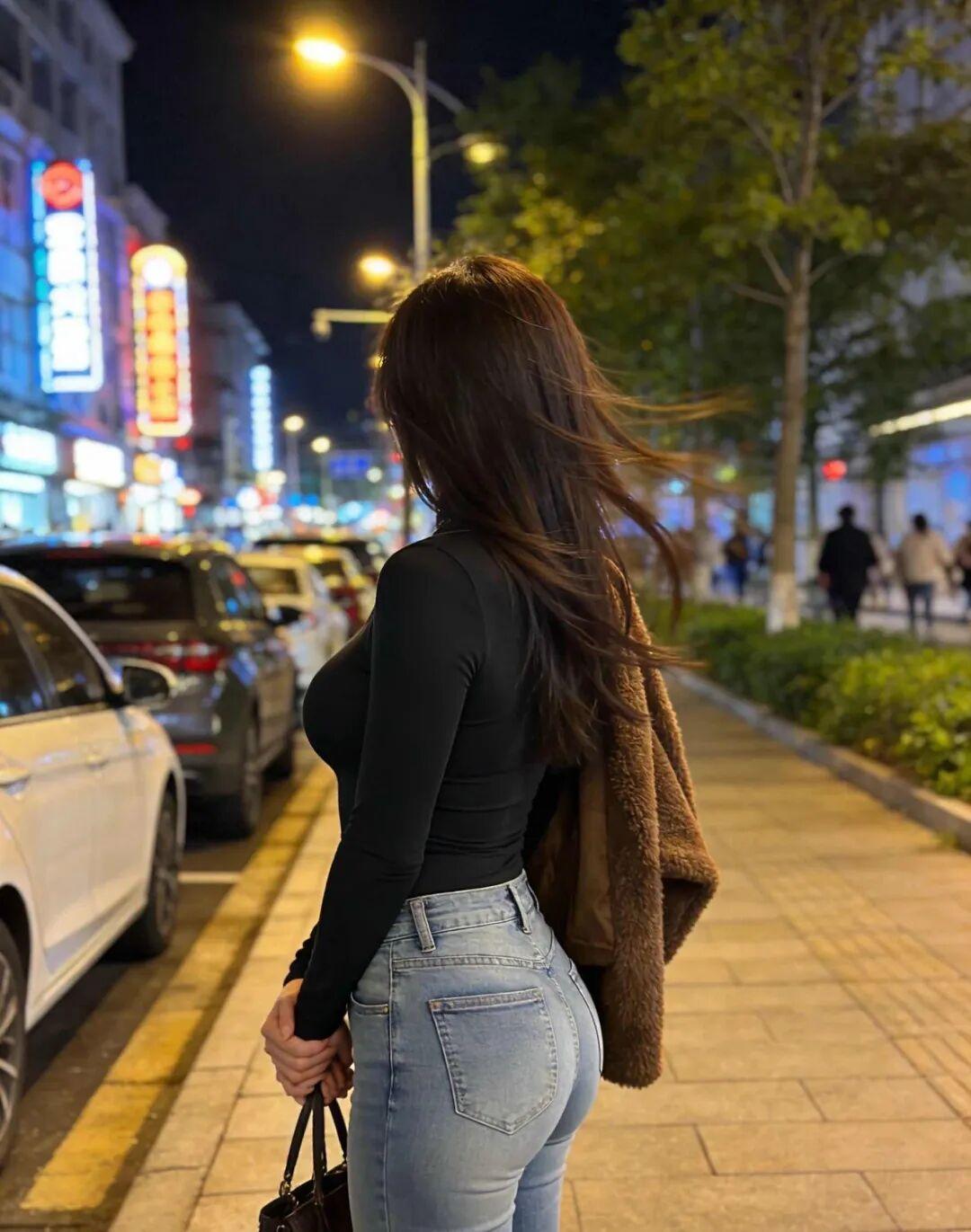 昨晚正准备睡觉，手机突然来了个消息，打开一看是好久没有联系的前女友。她说自己就差