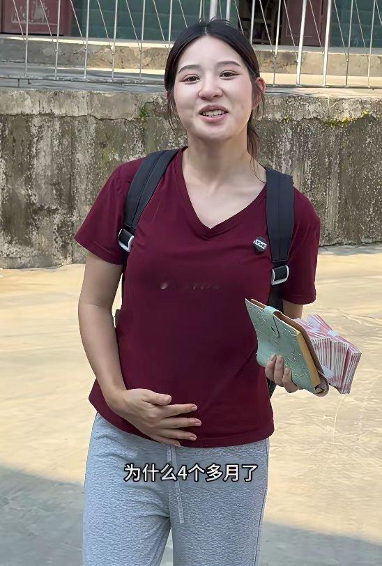 原来阿梓的肚子已经这么大蹲下站起要用手扶着的那一刻看着让人特别心疼 