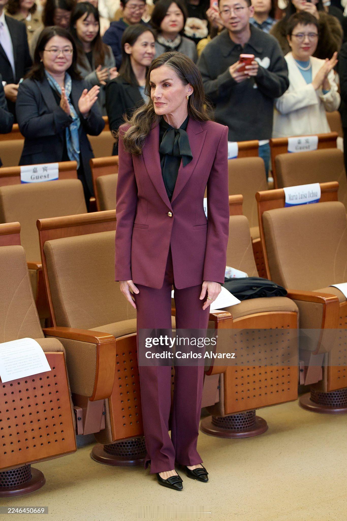 11.12 西班牙国事访问我国，最后半天走逛行程，小莱去了北外。看照片（含纯生图