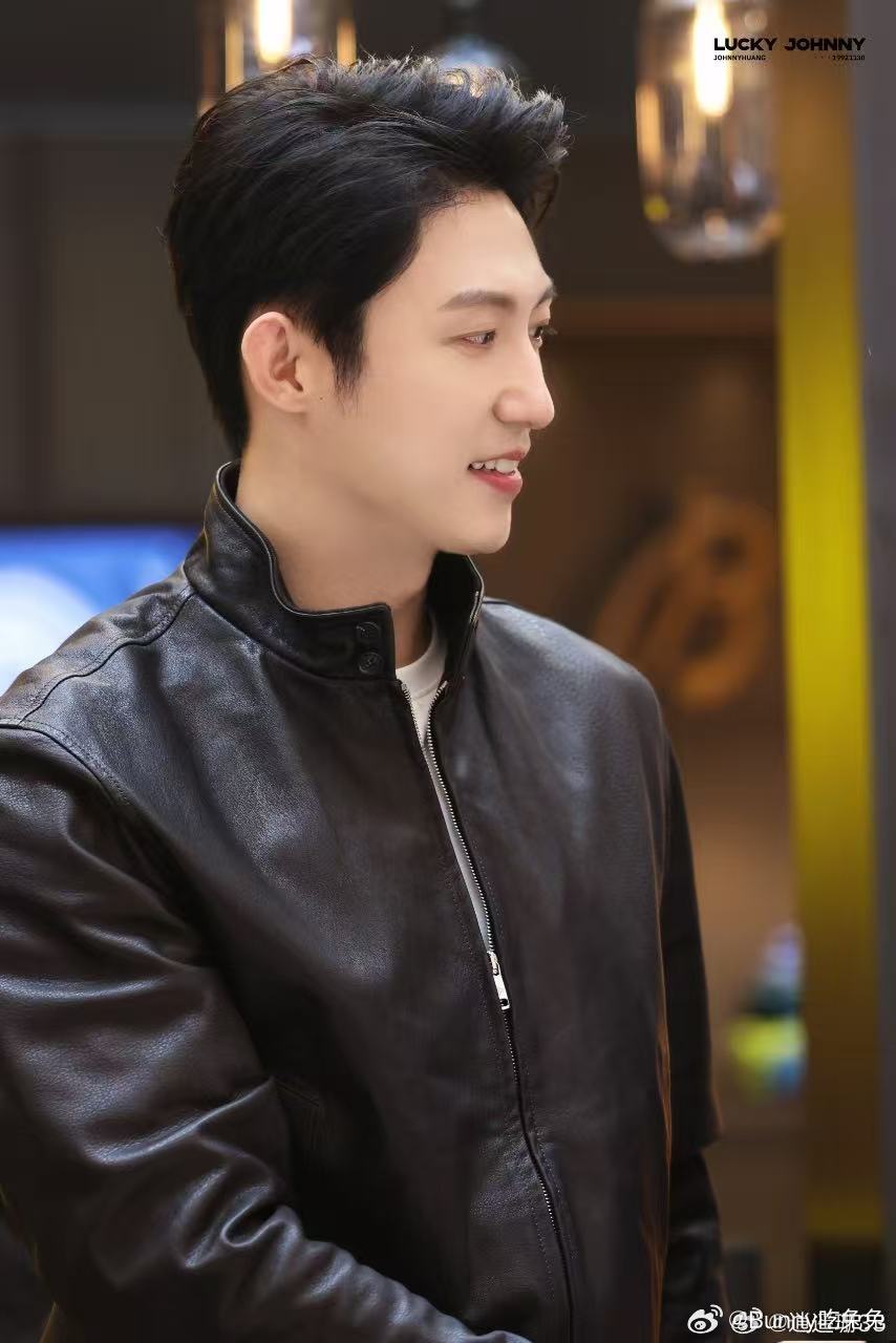 黄景瑜我那从天而降的电梯战神黄景瑜这波从天而降杀疯了！电梯战神名场面诞生，气场碾