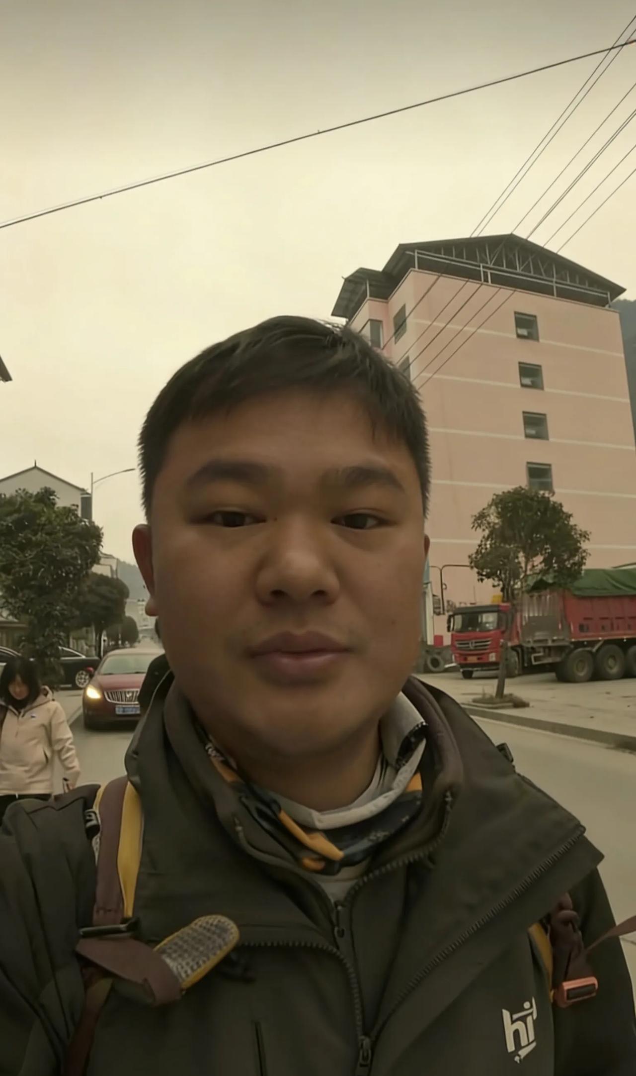 小伙徒步1400公里、36天从上海回恩施过年，父亲见他当场落泪
 2026年2月