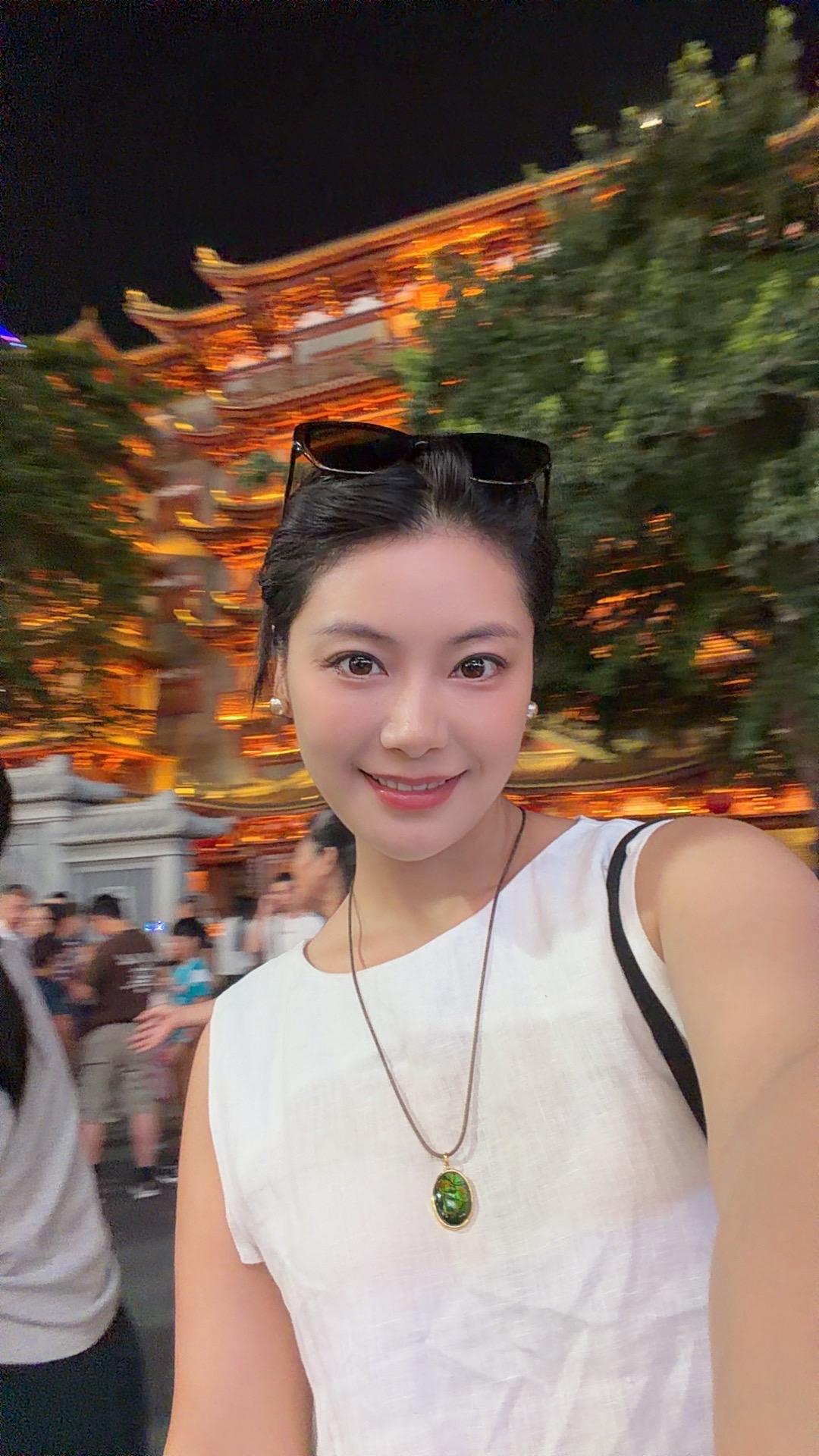 好好修，容貌会变，身姿会变， 磁场会变，命运也会变 万法皆空，因果不虚。