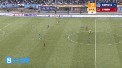 今晚王汉龙也进球了。定南赣联0-1落后到补时阶段，王汉龙的队友先扳平了比分，王汉