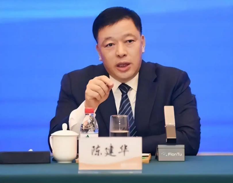 2022年7月，江苏老板陈建华冷不丁甩出21亿，拿下大连海边那座撂荒9年的韩国烂