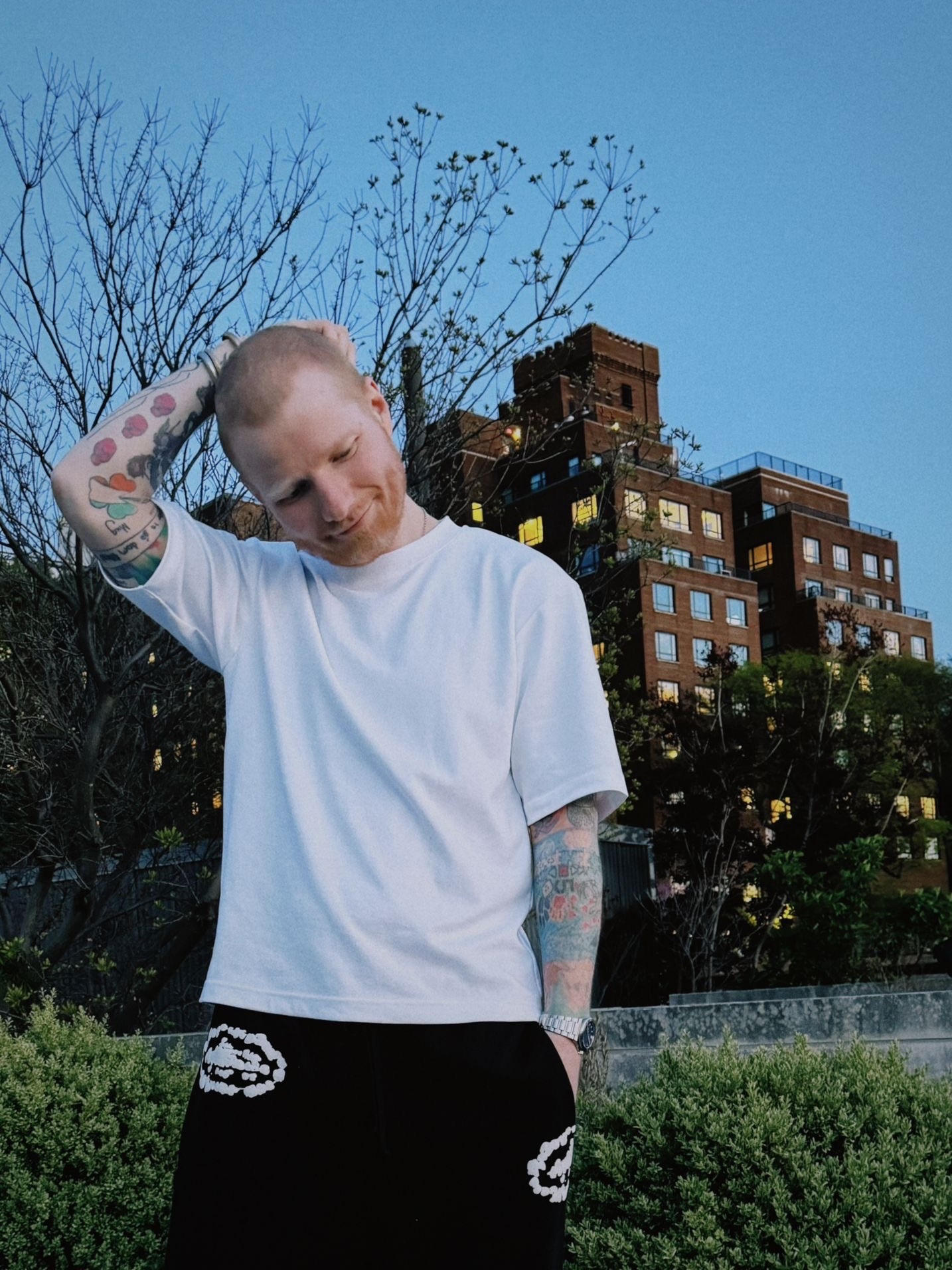 黄老板 Ed Sheeran 宣布剃光头！ 