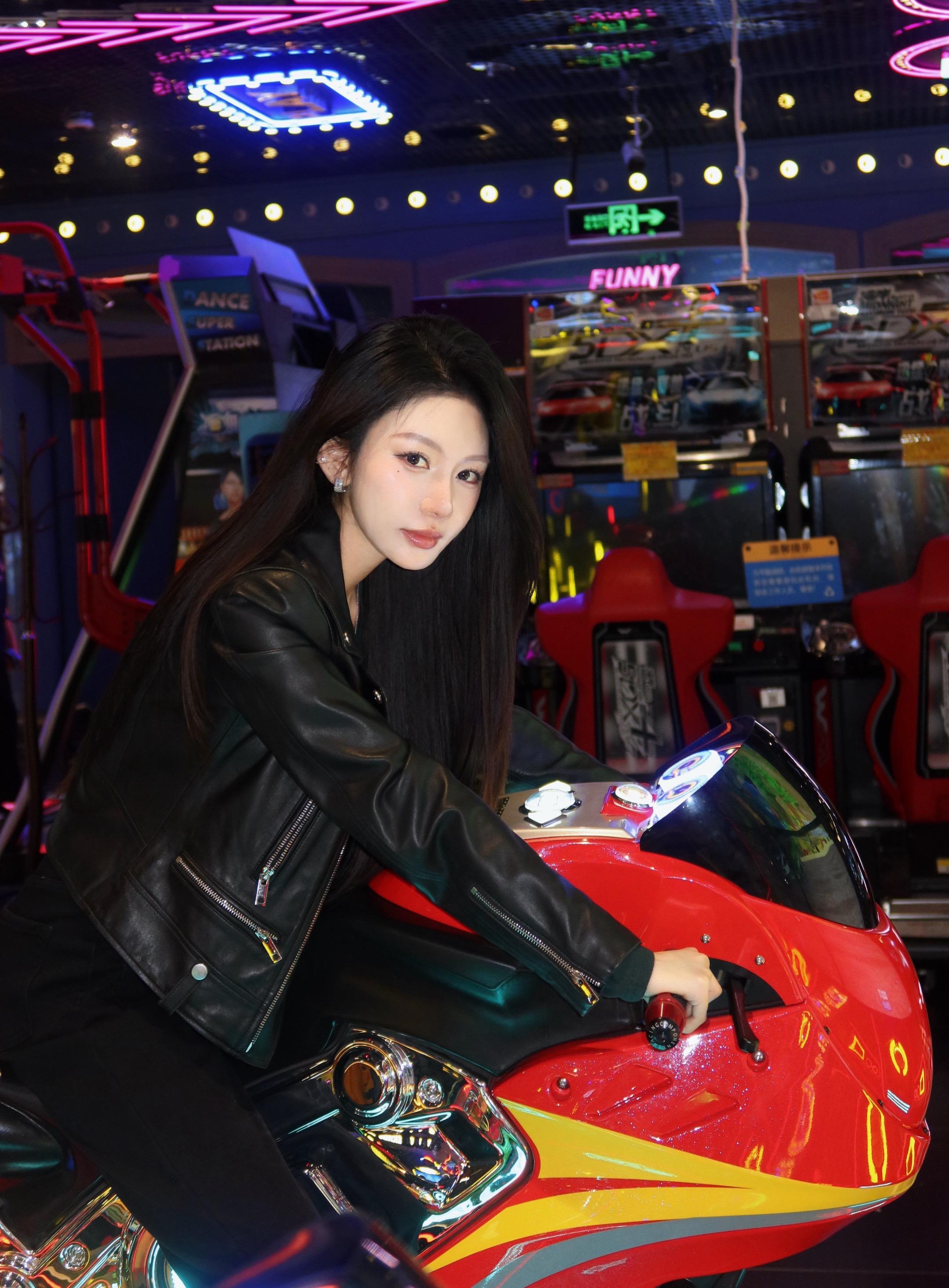 谢谢你为我助力比赛，晋级成功。明天决赛见！珍惜在我身边的人