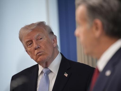 不得不说，也就特朗普，什么都敢说，什么都敢答应。

麻烦看官老爷们右上角点击一下