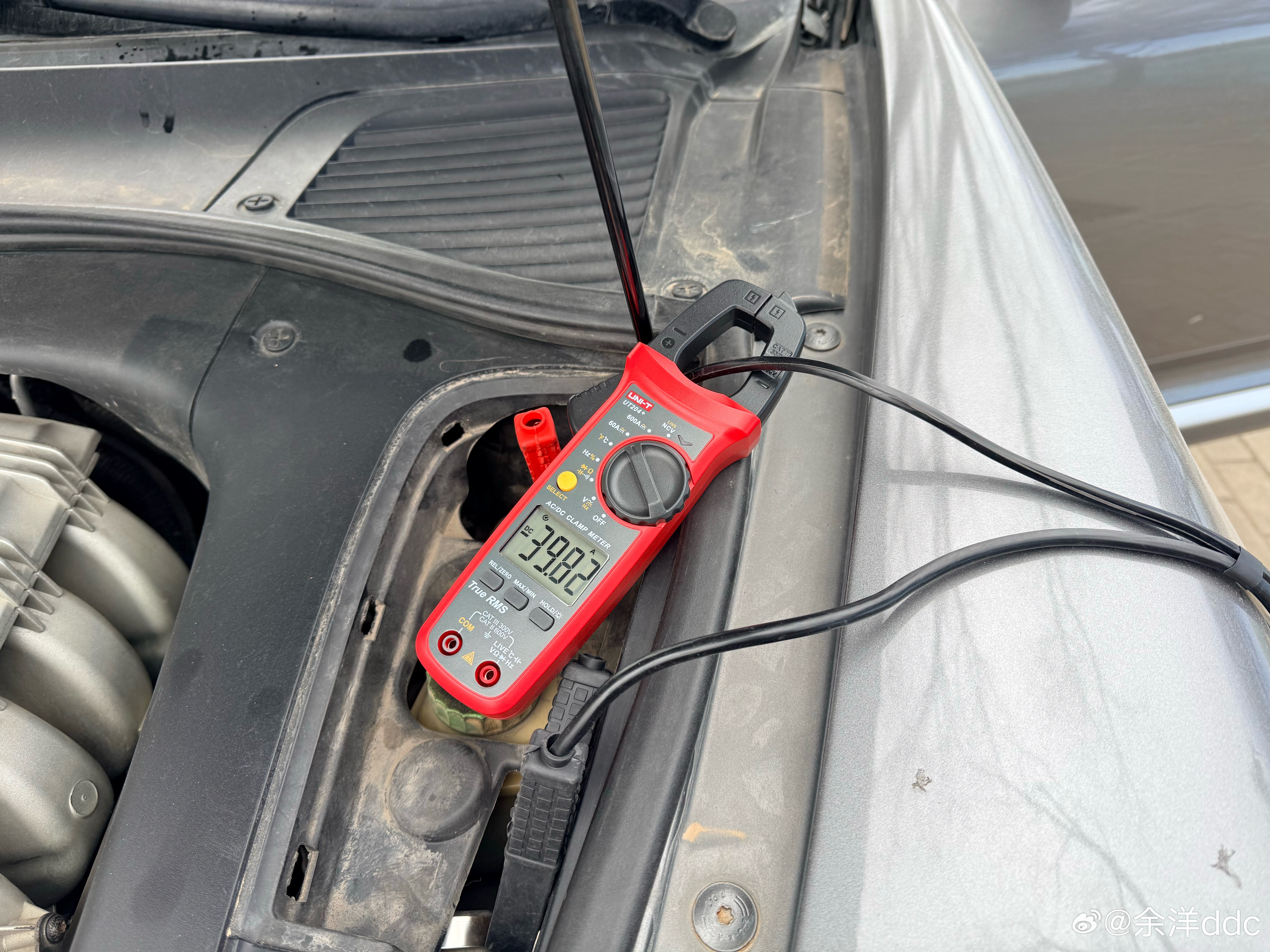 新买了个钳型电流表，比之前的方便太多了