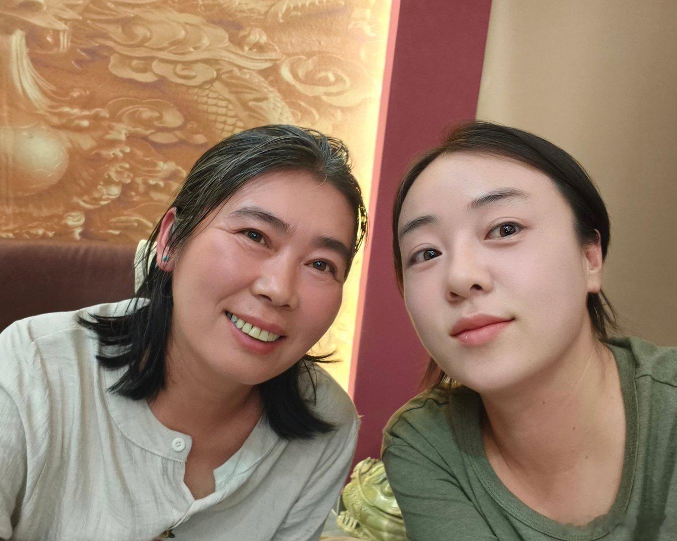天若不爱酒，酒星不在天。地若不爱酒，地应无酒泉。天地既爱酒，爱酒不愧天。已闻清比