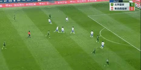 不愧是德甲名宿，张稀哲必进国足，也必须进国足，传球脚法和意识国内球员无人能及。