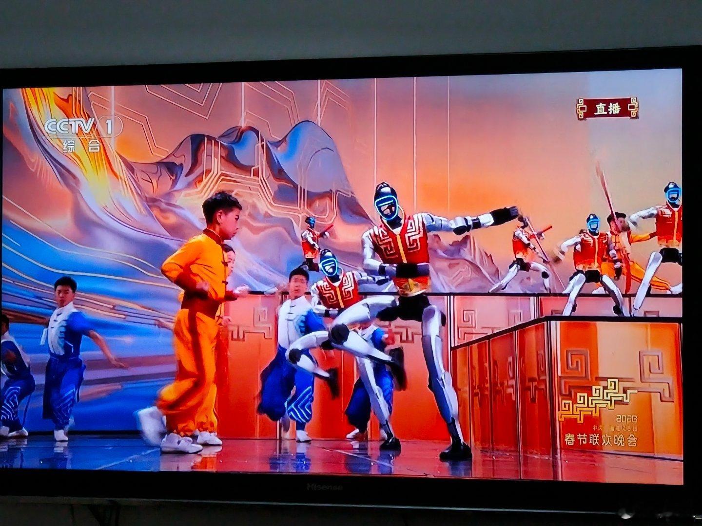 春晚这个机器人打拳的诸多设计，估计很快就要在外网爆了，今年这个流畅程度太吓人了，