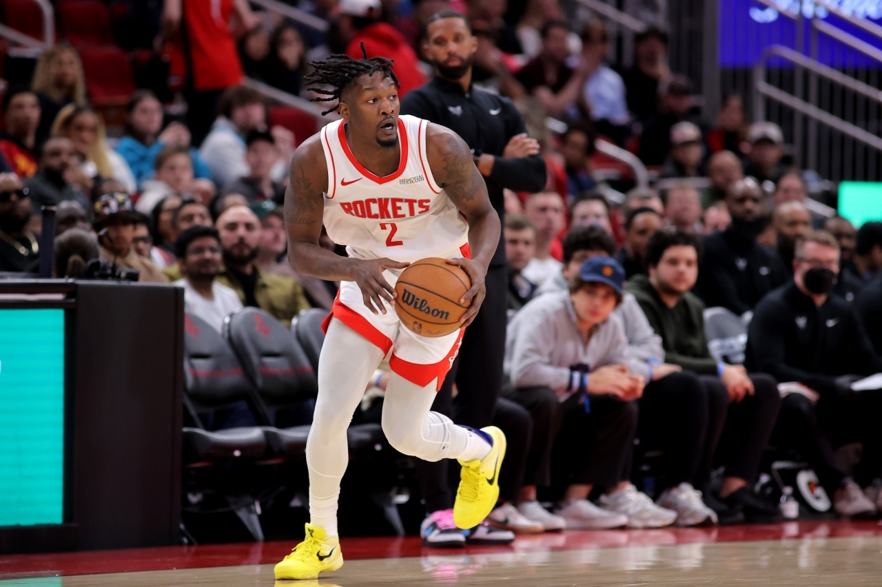 斯通：芬尼-史密斯适配火箭体系，他下赛季会成为球队重要战力记者问：芬尼-史密斯近