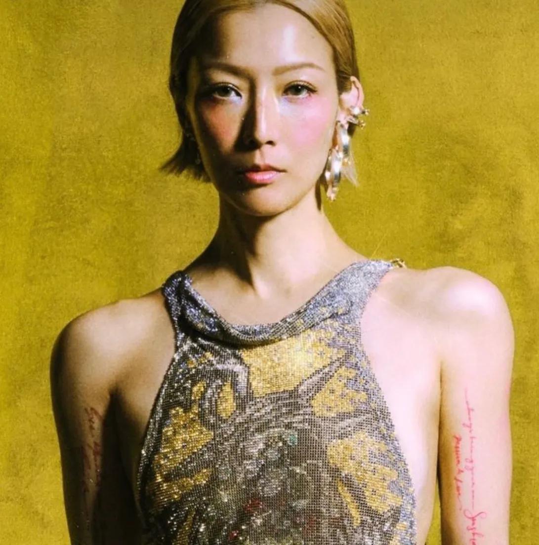 1
郑秀文即将在7月举办《You&Mi世界巡回演唱会香港站》，暂时共计8场。
关