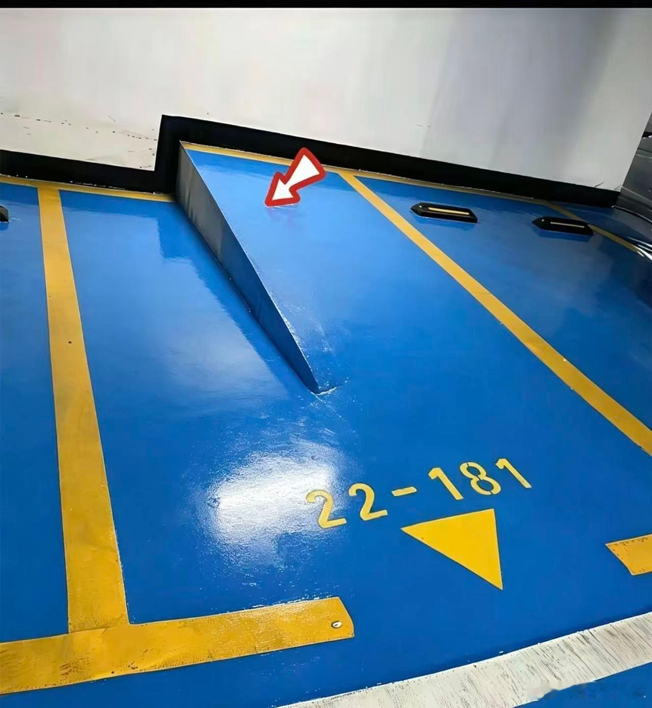 铁子们，这个车位能不能搞？大v聊车