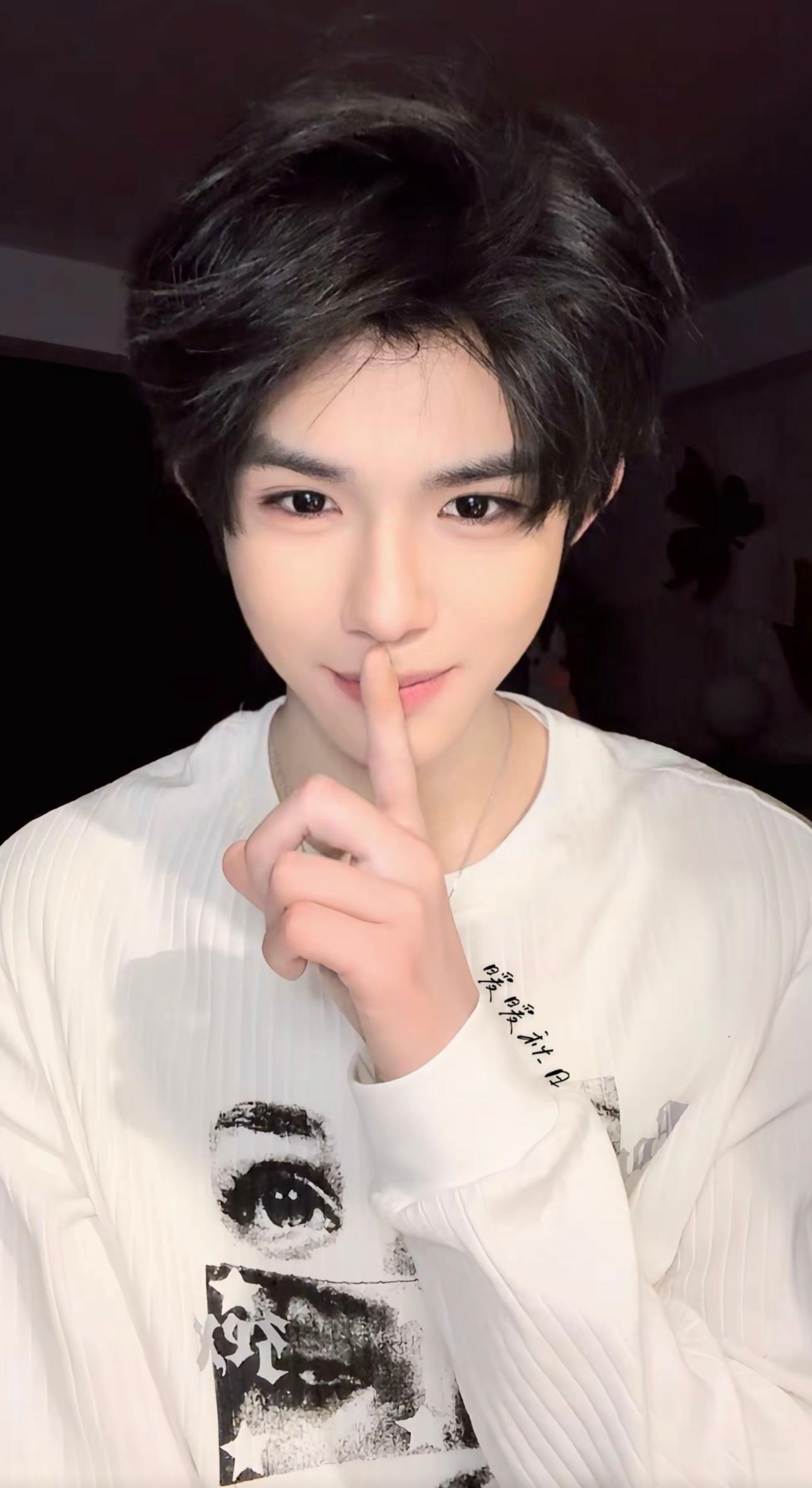 家姐这个完全邻家小狗啊啊啊 