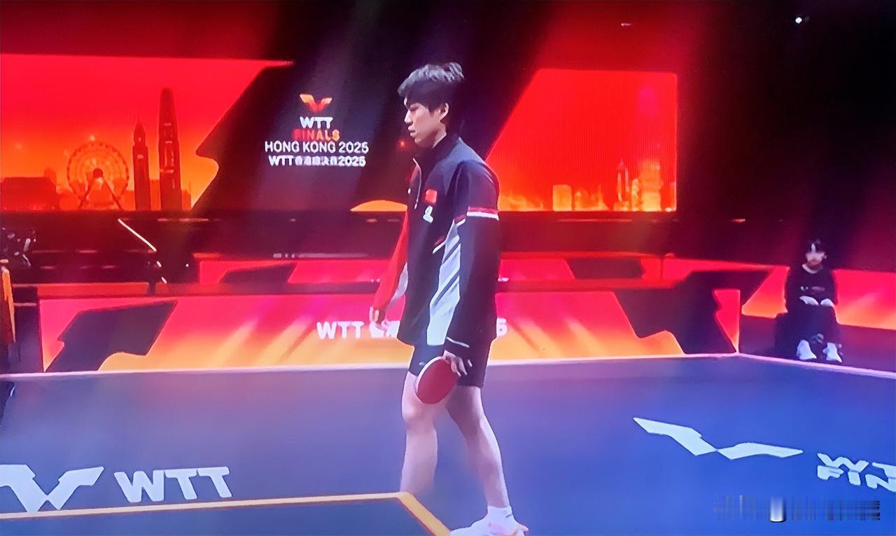 王楚钦因伤退赛：
大头还是坚定的走上了赛场，与裁判员们、与莫雷加德及教练握手，然