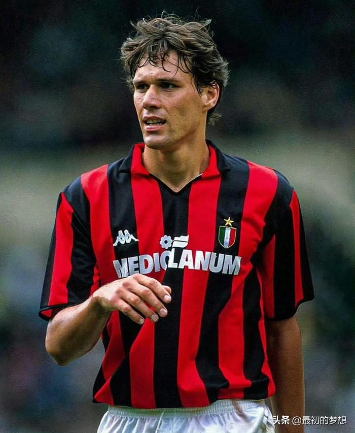 足坛历史十大经典进球！你们还知道哪些？

1马拉多纳“世纪进球” （1986年世