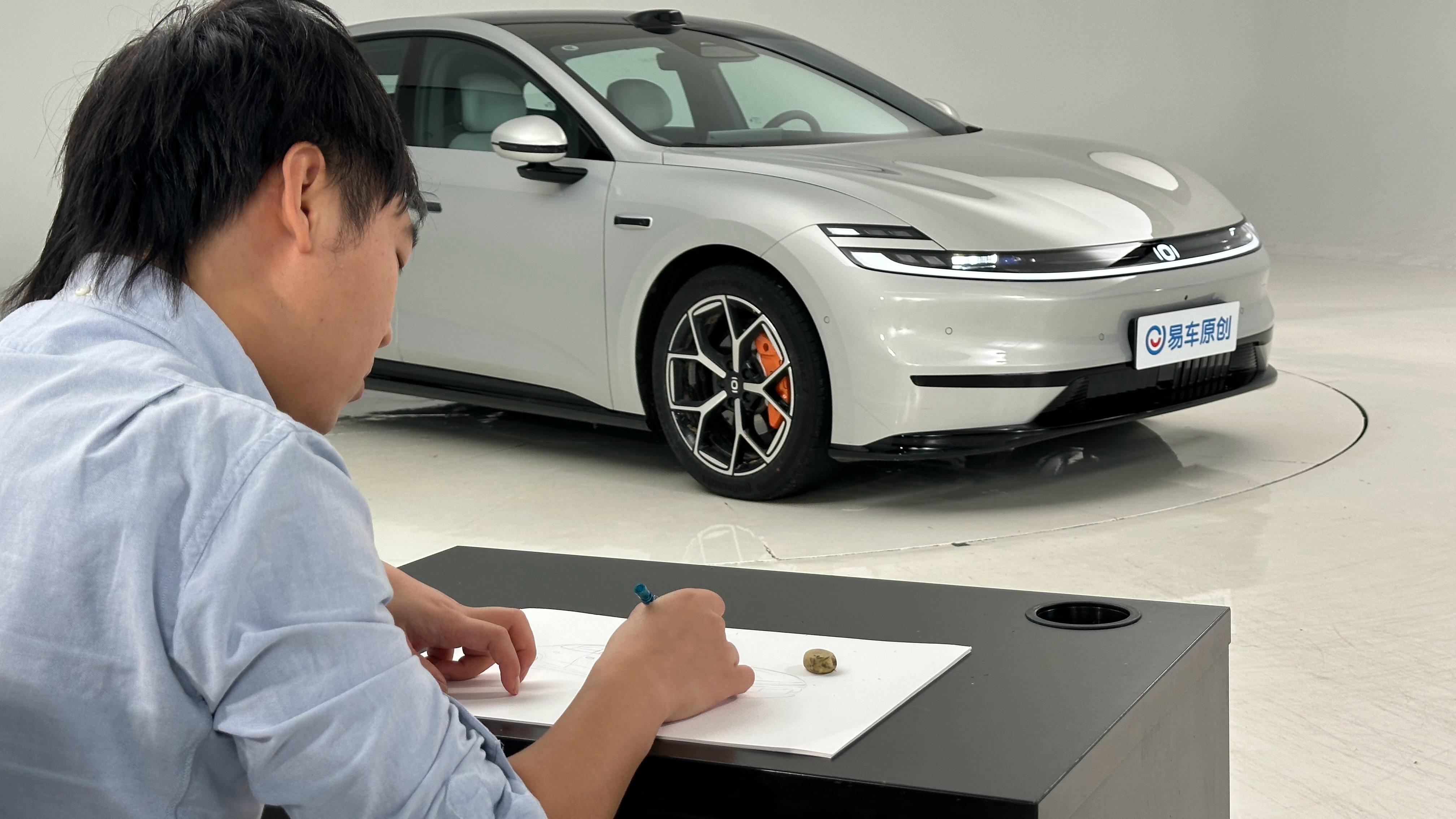 拍一下艺术创作[doge][doge]，现场作画压力很大 ​​​