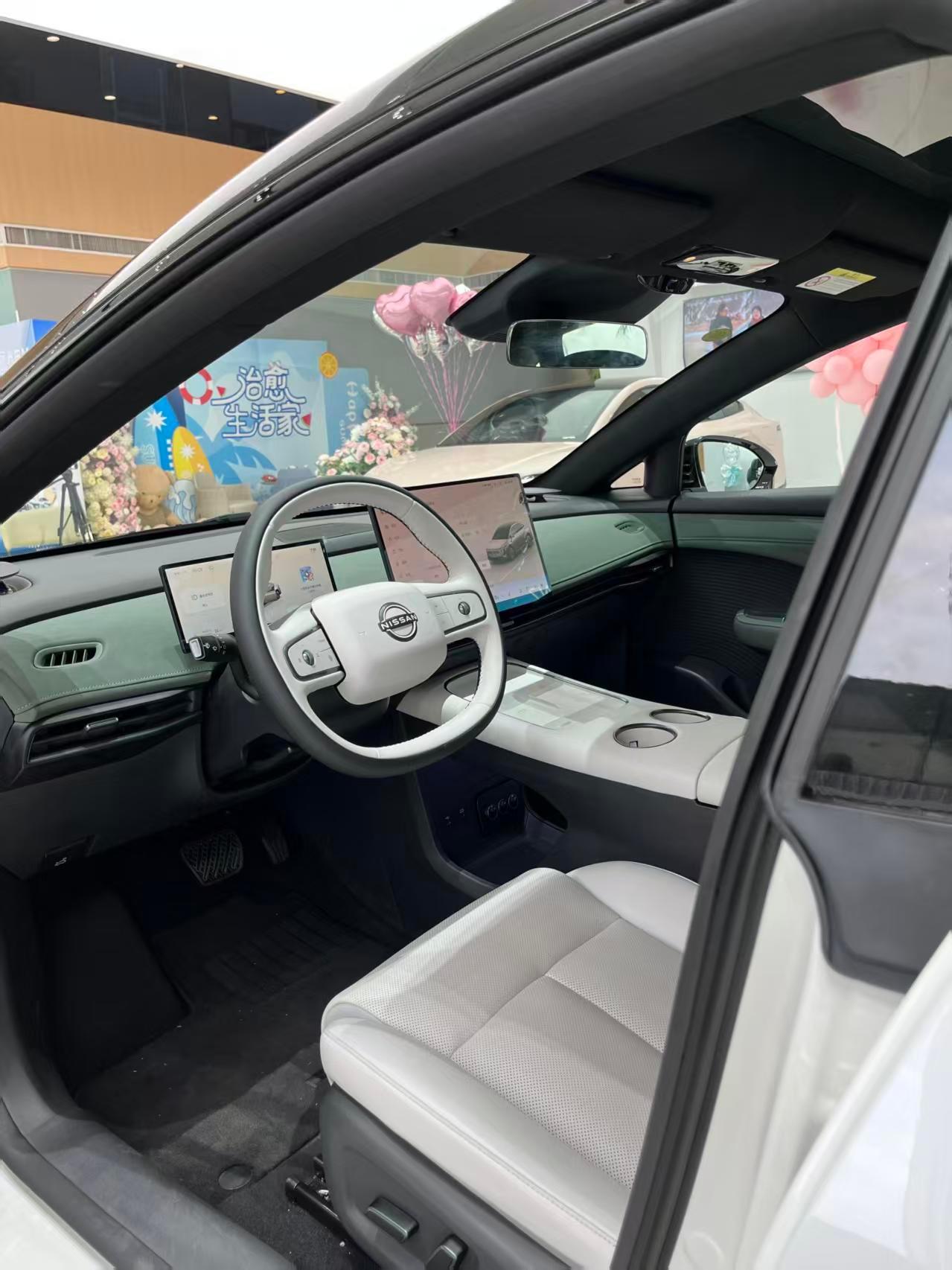 搭载了全域智能防晕车技术，能实现全场景舒适刹停，还自带缓晕香氛，对容易晕车的人很