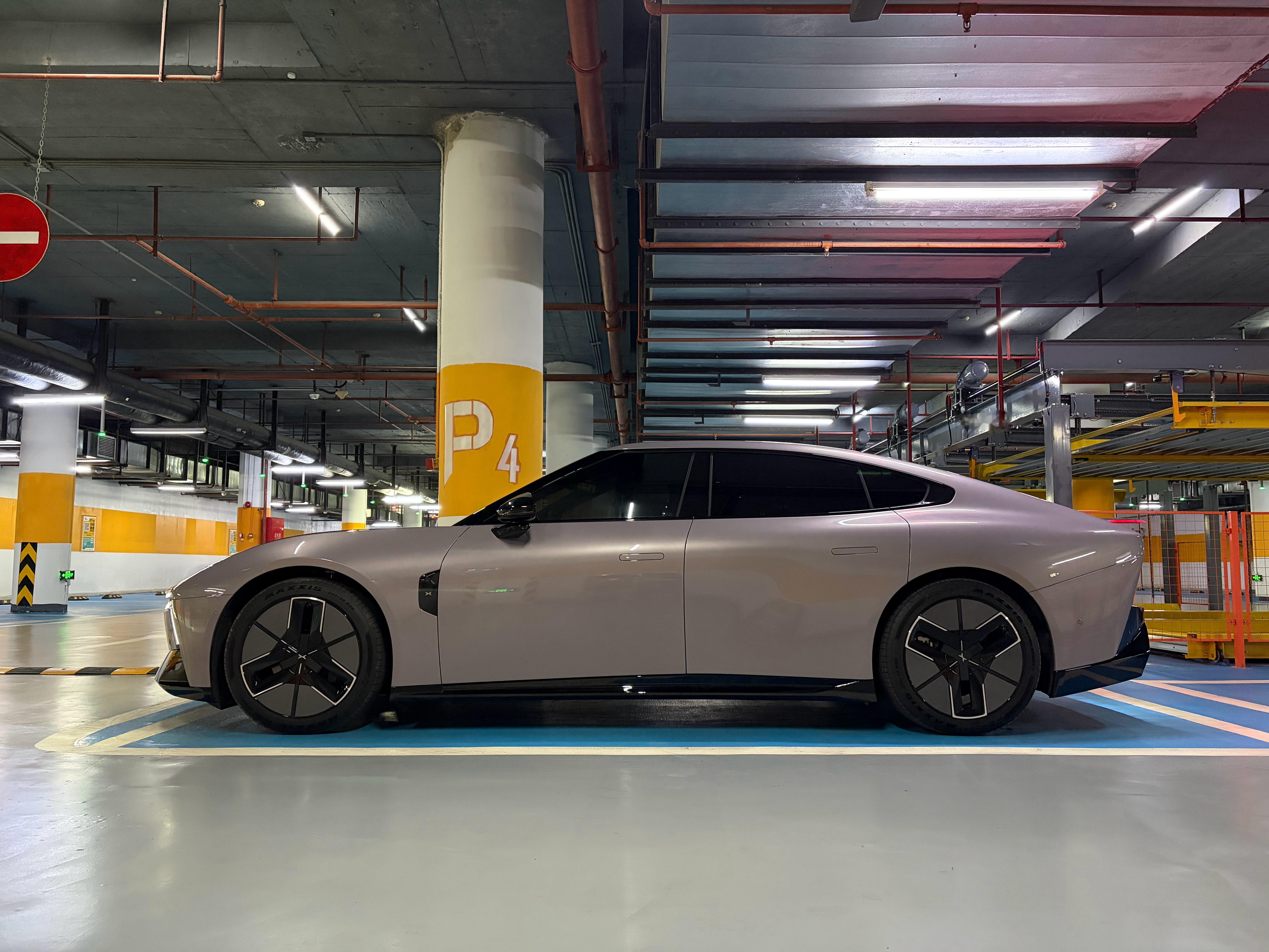 我的全新小鹏P7提车到现在也开了1000公里出头了，给大家分享一下感受吧。首先我