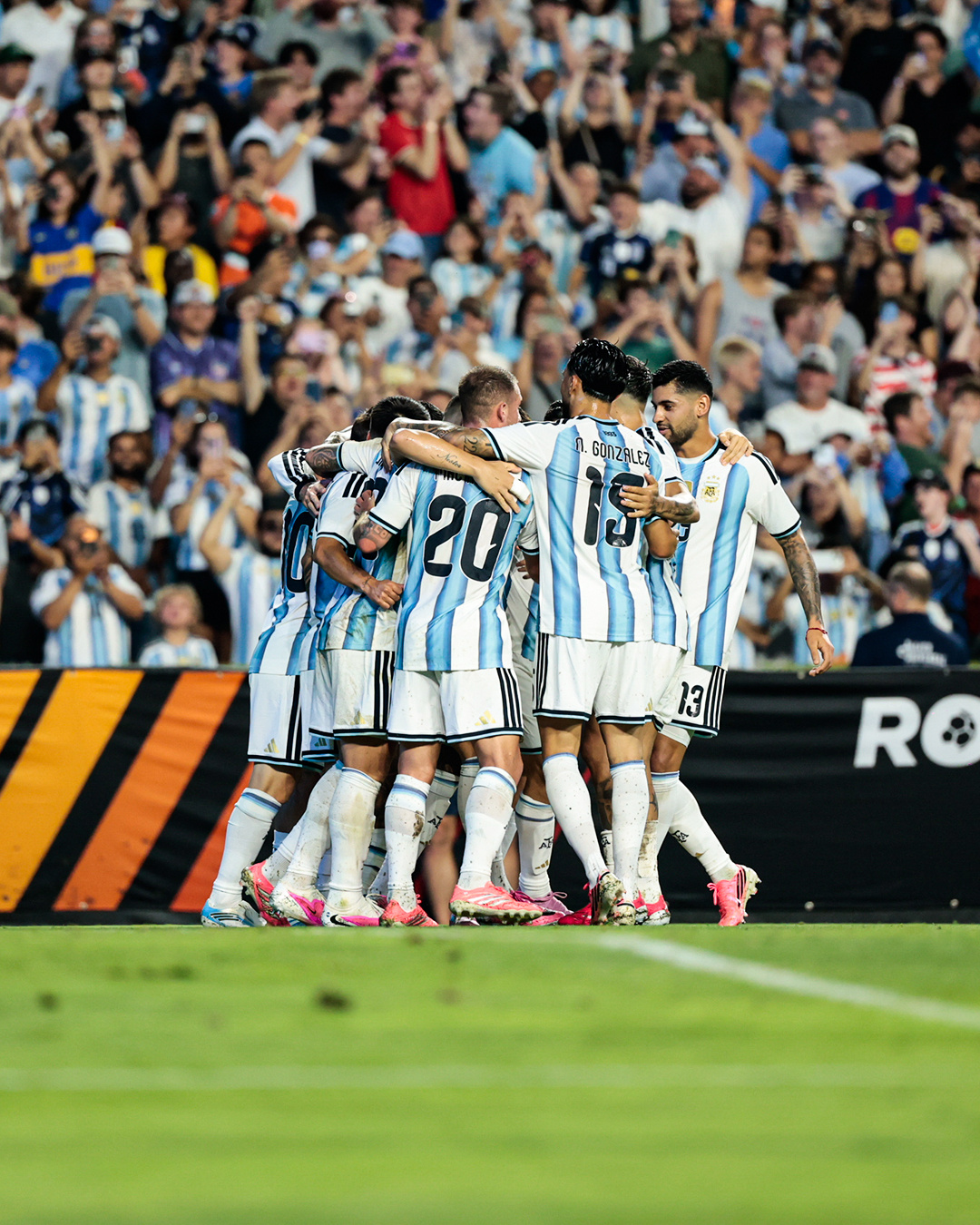 AFA｜🏆 阿根廷国家队👣 传球次数：🇦🇷 667 vs 🇮🇸 37
