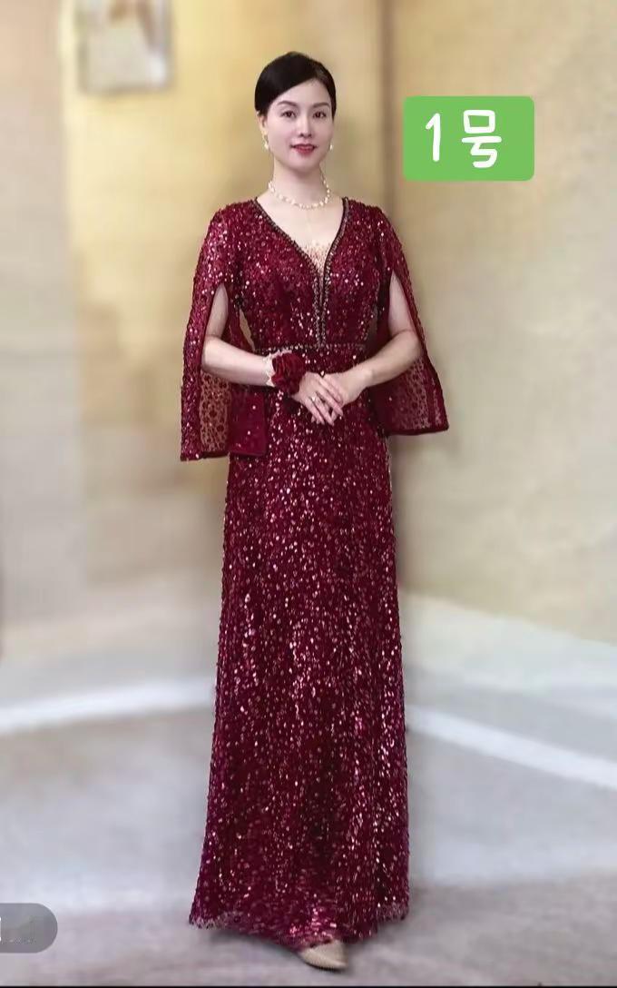 儿子大婚在即，我选了几套服装待定，想看看抖友们的眼光，帮忙看看哪款好看些？穿出自