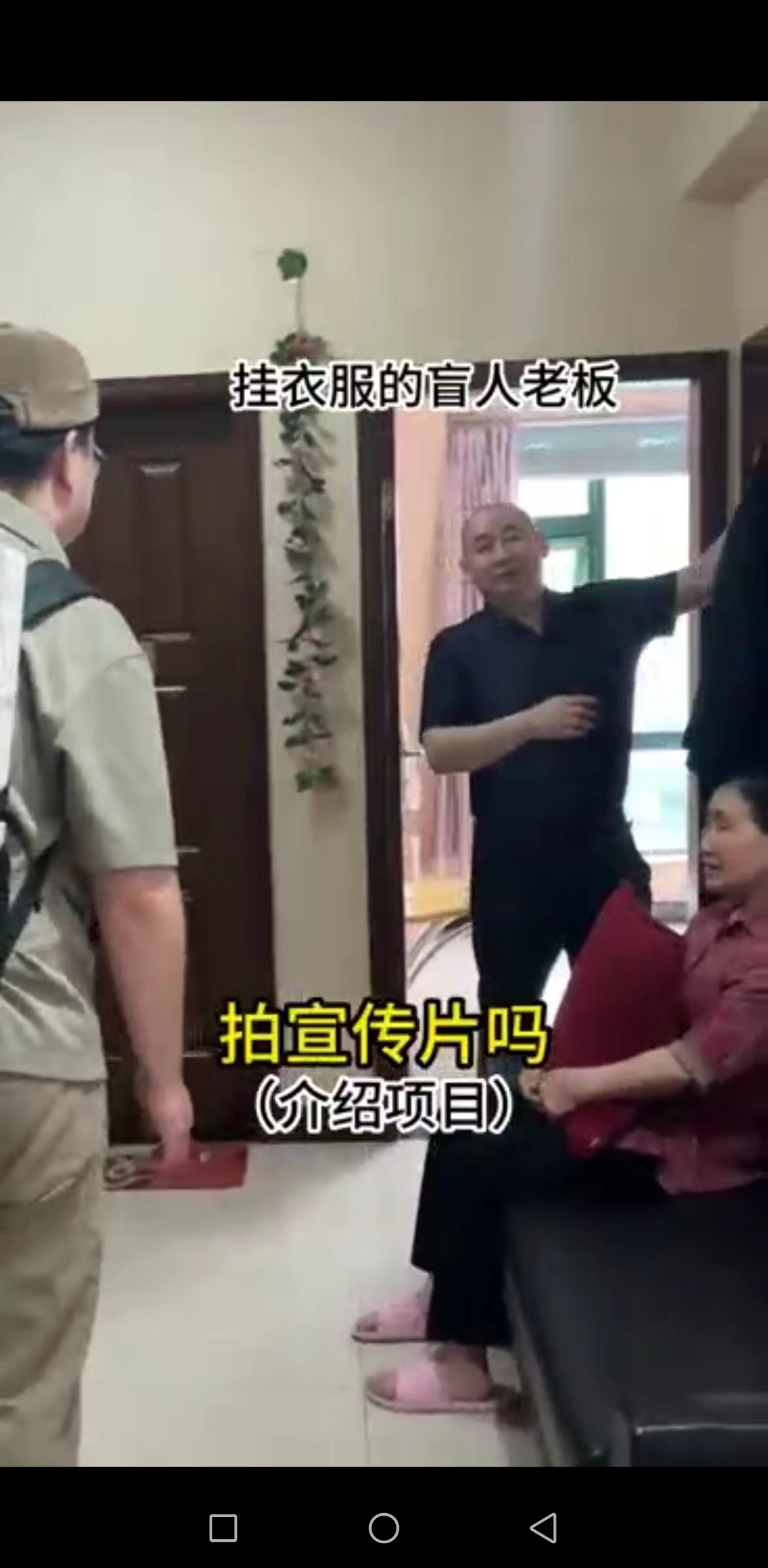 【】有企业宣传片的不止是大企业，还有这些重庆街边小店。一位导演走遍街头巷尾，只为