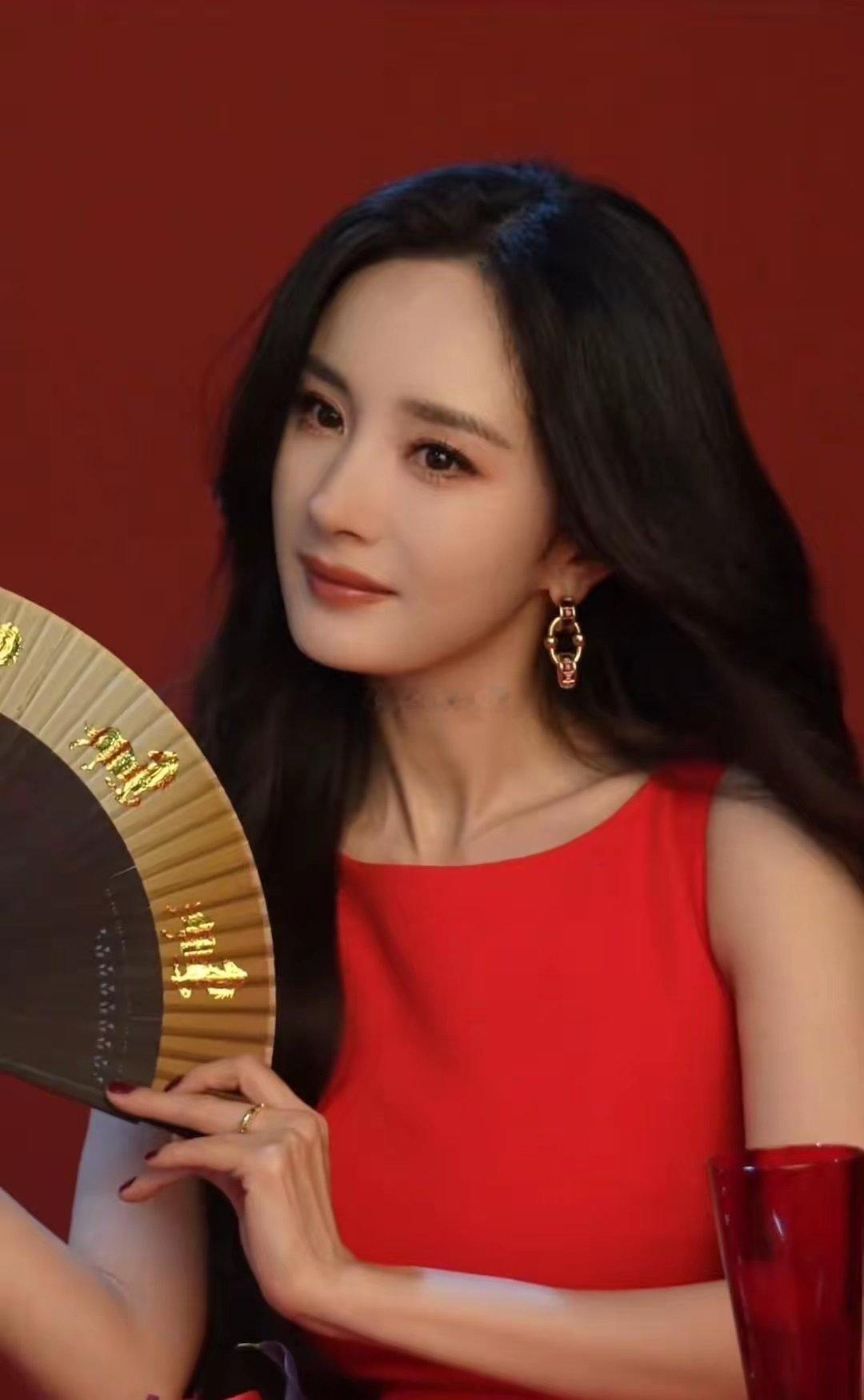 很多人没意识到，杨幂真正坐稳内娱“顶流”交椅，靠的不是《宫》和《三生三世十里桃花