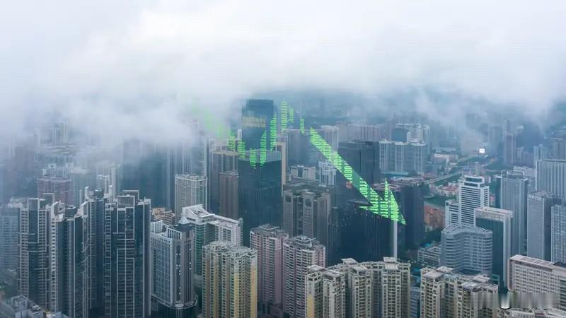 这一波股市下跌对于楼市来说是个利空，不是个利好。
以前股市大跌以后，楼市都能跟着
