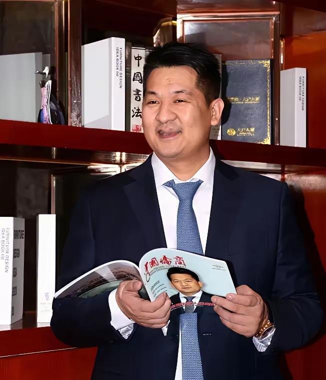 中国侨商，专访亚太国际控股集团董事会主席。佘伦凯
一个没有故事的人的故事。
 你