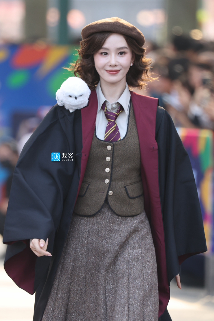 刘诗诗环球哈利波特主题巡游生图，好美的格兰芬多学姐！ ​​​