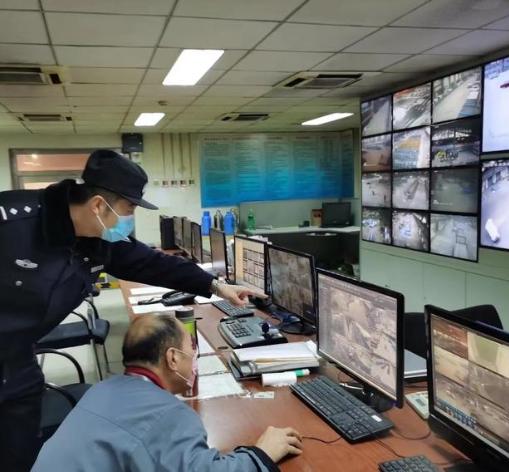 太离谱了吧！2022年，福建一女子睡醒浑身酸痛，怀疑被好感的男同事入室强奸，匆忙
