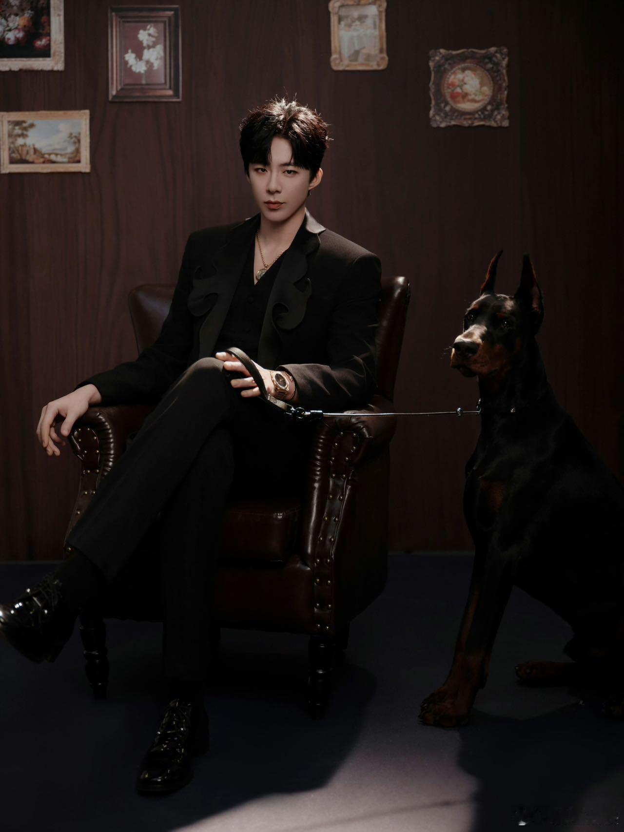 刘宇宁callback魏劭刘宇宁对魏劭的爱永远真诚！星光大赏上的黑色大衣造型，那