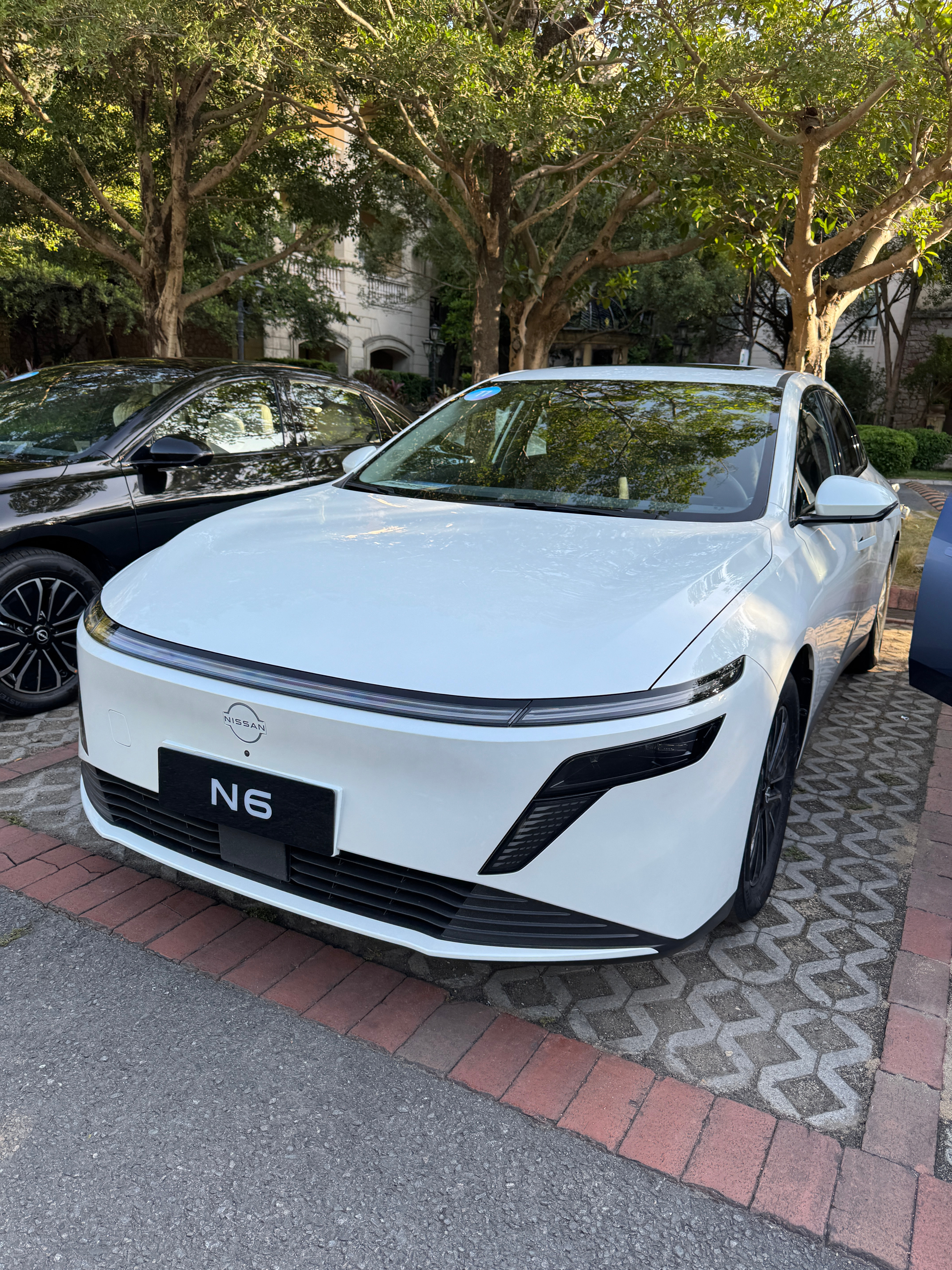 早啊，今天体验东风日产N6 [doge]我还是觉得白色和紫色好看，你们觉得呢[送