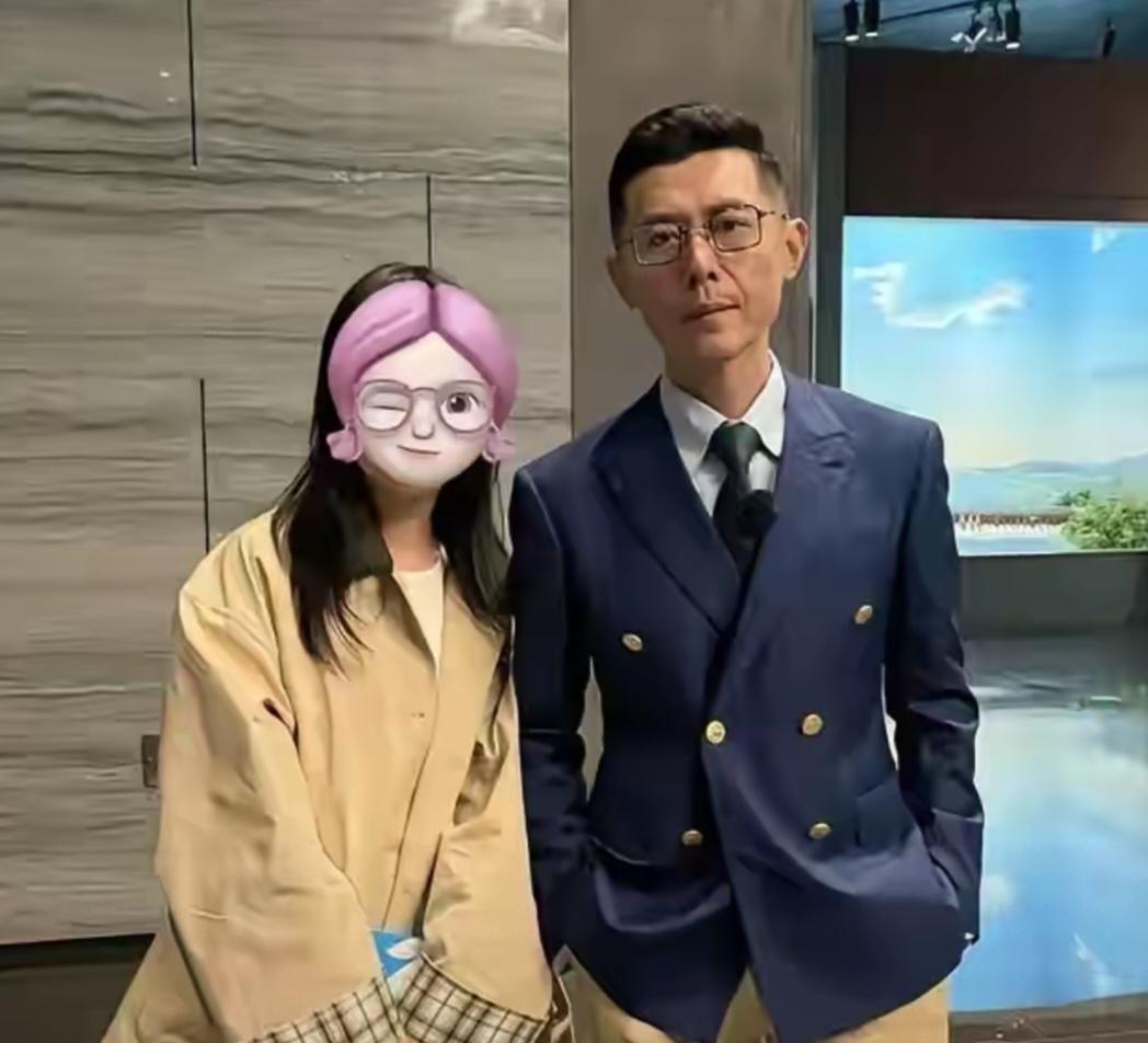 大冰官宣女友，我不意外
意外的是
之前的不食人间烟火，现在变成了笑话，极力劝阻女