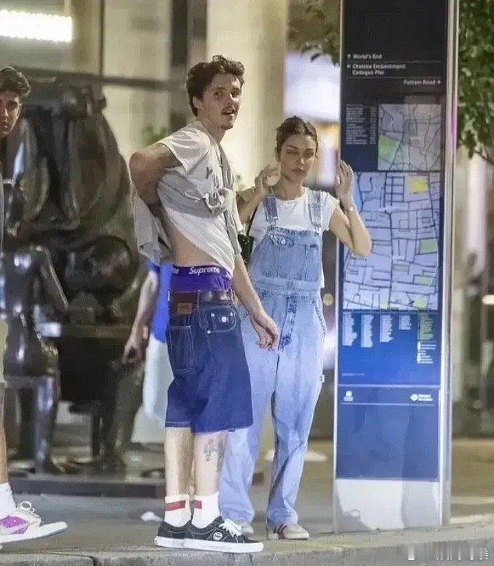 小贝儿子官宣新恋情，19岁的克鲁兹，被拍到与巴西歌手杰姬搂抱亲吻 ​​​